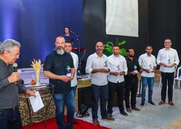 Eduardo Lima é homenageado pela Umese