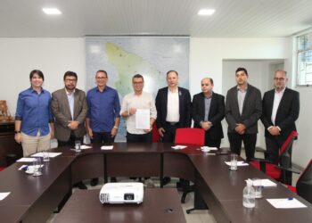 Governo assina protocolo de intenções para implantação de fábrica de tratores em Sergipe