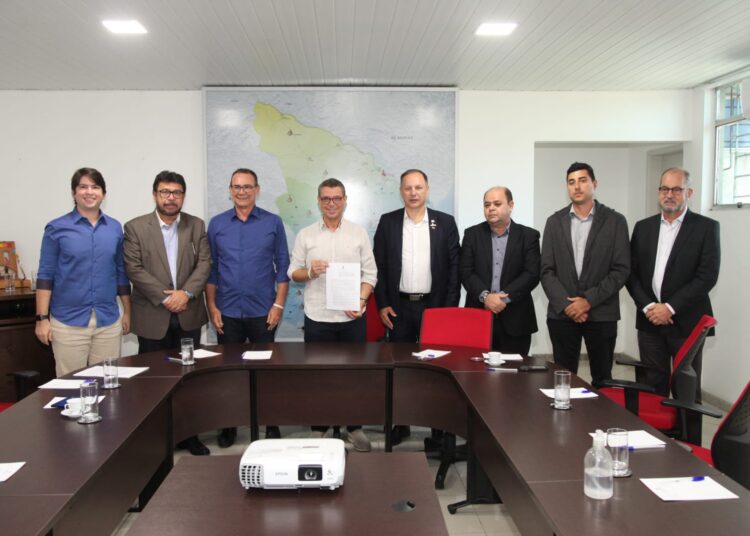 Governo assina protocolo de intenções para implantação de fábrica de tratores em Sergipe