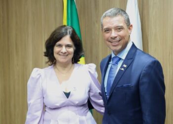 Fábio leva à ministra da Saúde lista de prioridades do SUS em Sergipe
