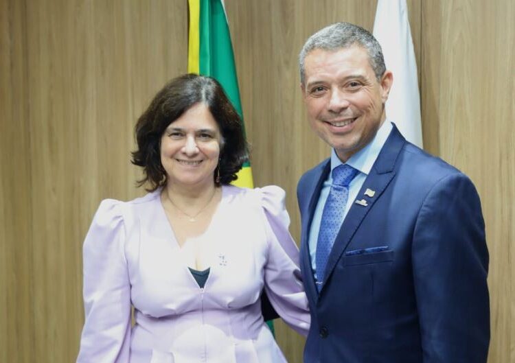 Fábio leva à ministra da Saúde lista de prioridades do SUS em Sergipe