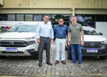 Senador Alessandro entrega veículos para auxiliar na proteção à população da Barra dos Coqueiros