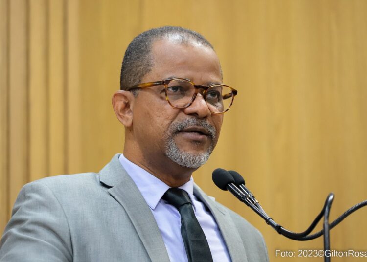 Professor Bittencourt parabeniza Edvaldo Nogueira pela recondução à presidência da FNP