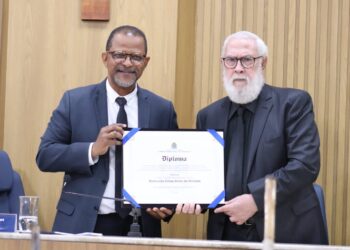Professor Bittencourt concede Título de Cidadania Aracajuana ao Mestre Itapoan