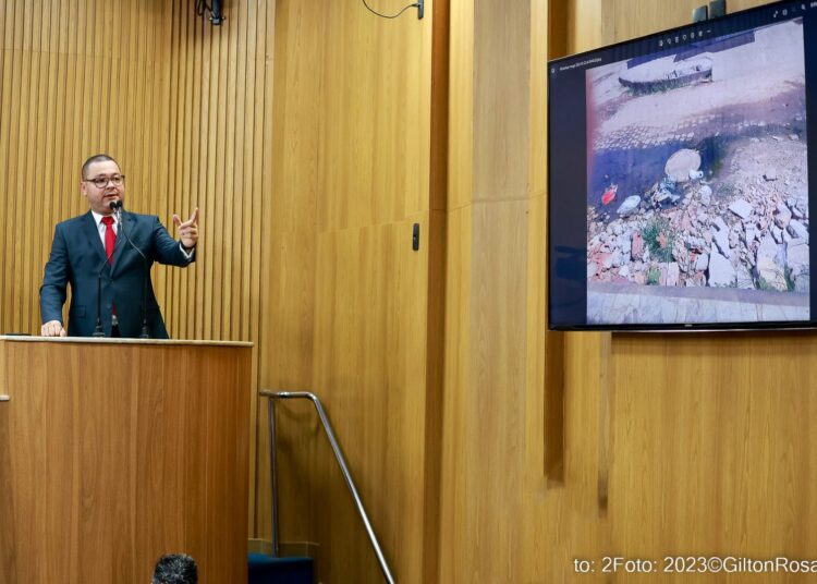 Eduardo Lima externa preocupação com o esgotamento sanitário de Aracaju