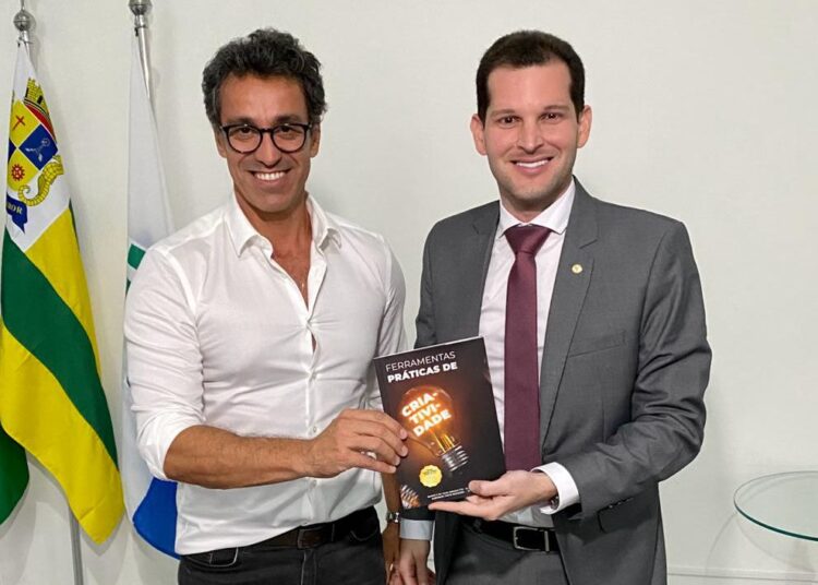 Deputado Neto Batalha visita secretário da Saúde e debate melhorias para o setor