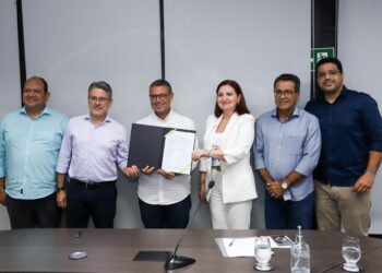 Governador Fábio assina contratos de repasses para saúde, segurança e infraestrutura