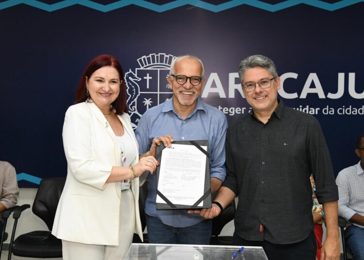 Senador Alessandro firma parceria que destina R$ 9,6 milhões para construção de seis unidades da Assistência Social em Aracaju