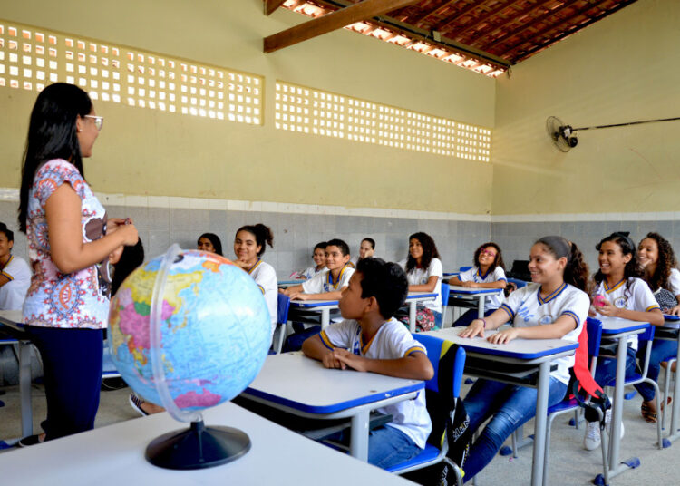Banese lança linha de crédito para antecipar Abono do Magistério estadual