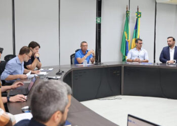 Governador reúne técnicos e gestores da Saúde para discutir planejamento de 2024