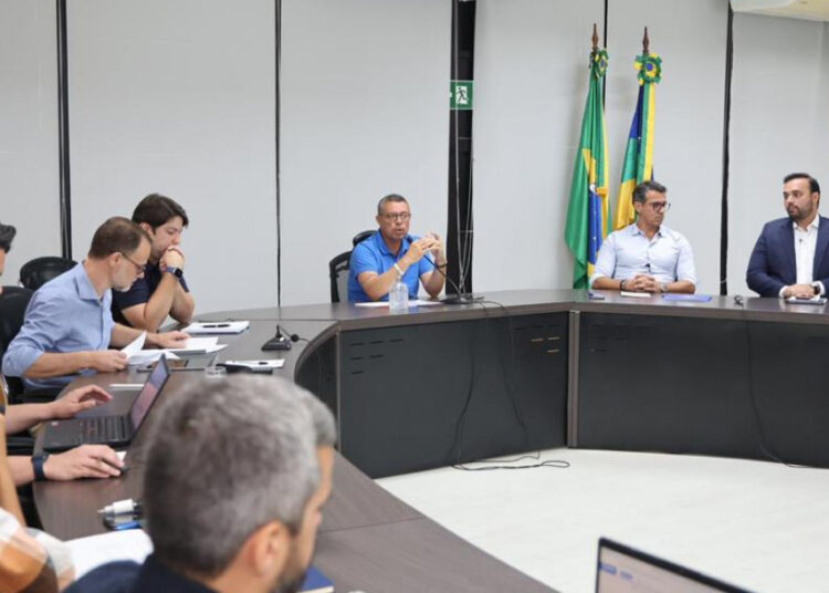 Governador reúne técnicos e gestores da Saúde para discutir planejamento de 2024