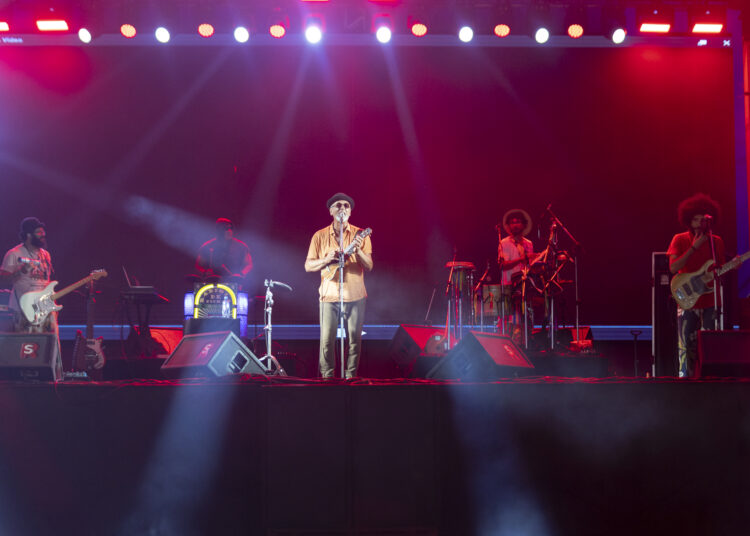 Segunda noite do Verão Sergipe em Pacatuba é marcada por muita MPB, rock e axé