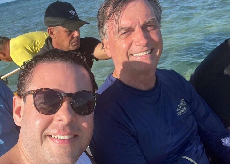 Rodrigo Valadares passa réveillon com Jair Bolsonaro em Alagoas