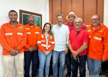 Senador Rogério Carvalho se reúne com petroleiros sergipanos e reforça defesa do retorno da Petrobras ao estado