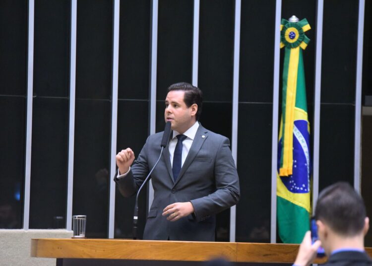 Após pressão da oposição, Ministério da Saúde recua sobre aborto, mas críticas permanecem