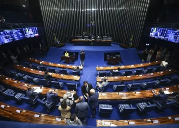 Fim da reeleição e mandato de 5 anos entram em debate no Senado