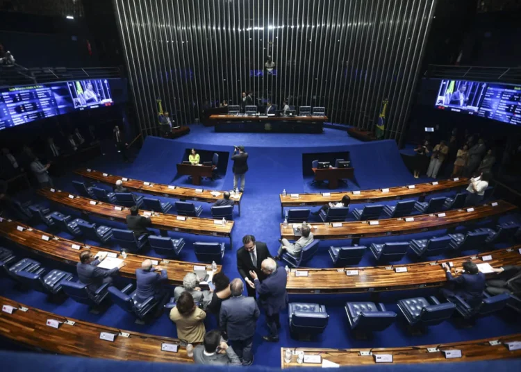 Fim da reeleição e mandato de 5 anos entram em debate no Senado