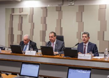 Senador Rogério Carvalho destaca importância da convocação de especialistas à CPI da Braskem após aprovação de requerimentos