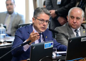 Projeto de Alessandro que protege crianças e adolescentes avança no Senado