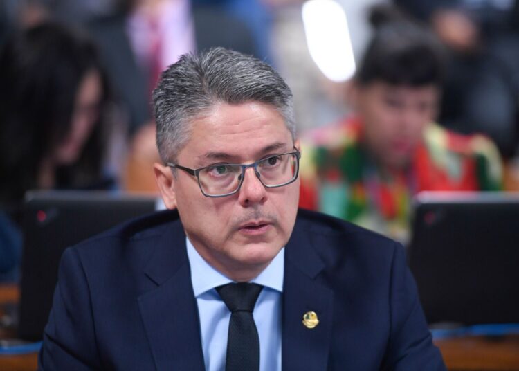 CPI da Braskem: MDB indica senador Alessandro Vieira para substituir Renan Calheiros