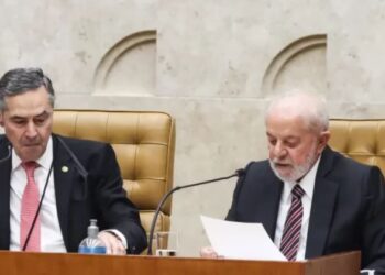 No STF, Lula defende regulação das redes sociais no país