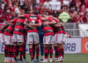 Flamengo chega no fim da tarde em Aracaju para jogar no Batistão