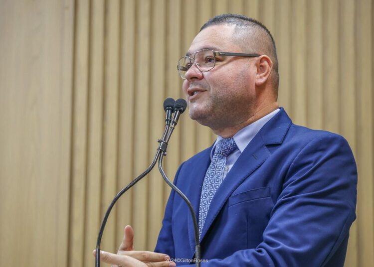 Eduardo Lima chama a atenção para a desigualdade social em Aracaju