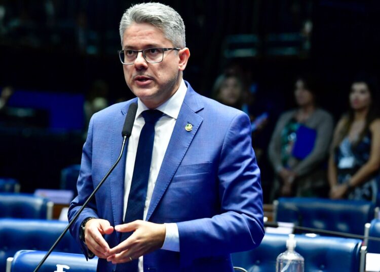 Emenda do senador Alessandro propõe medida para combater crise de voos comerciais no Nordeste