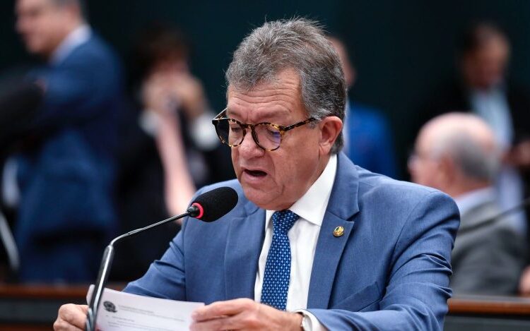 Profert volta a avançar e segue para Câmara dos Deputados