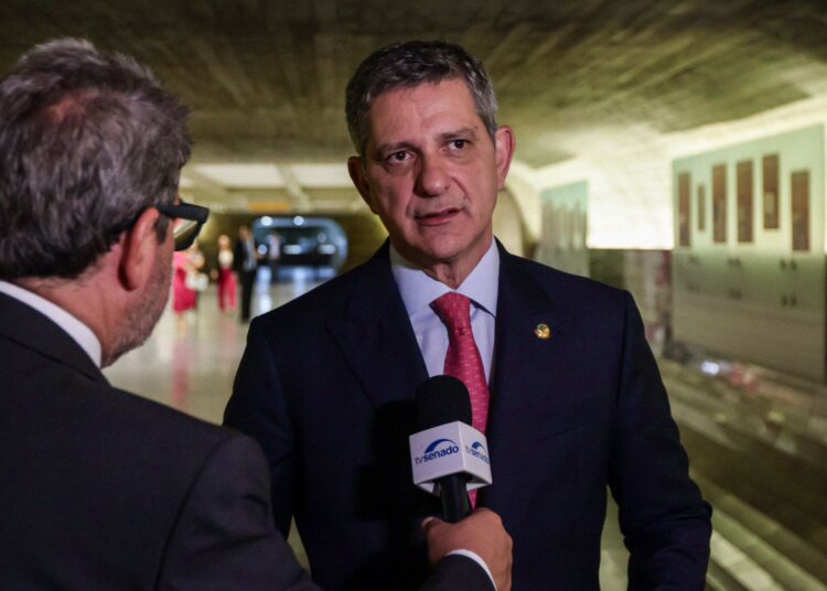 Rogério Carvalho sugere que Senado Federal investigue estadia de Bolsonaro em embaixada da Hungria