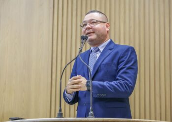 Eduardo Lima comemora a criação da Frente em Defesa do Suas na CMA