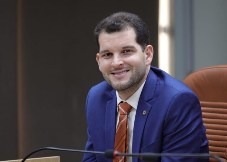 PL de Neto Batalha quer valorizar alunos de escola pública em SE