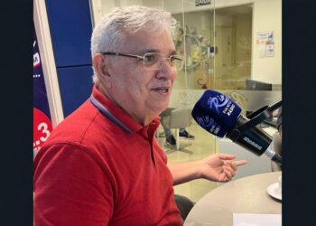 EDIVAN AMORIM CONCEDE ENTREVISTA NA REDE RIO FM