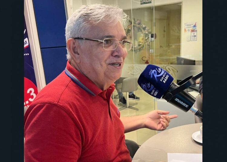 EDIVAN AMORIM CONCEDE ENTREVISTA NA REDE RIO FM