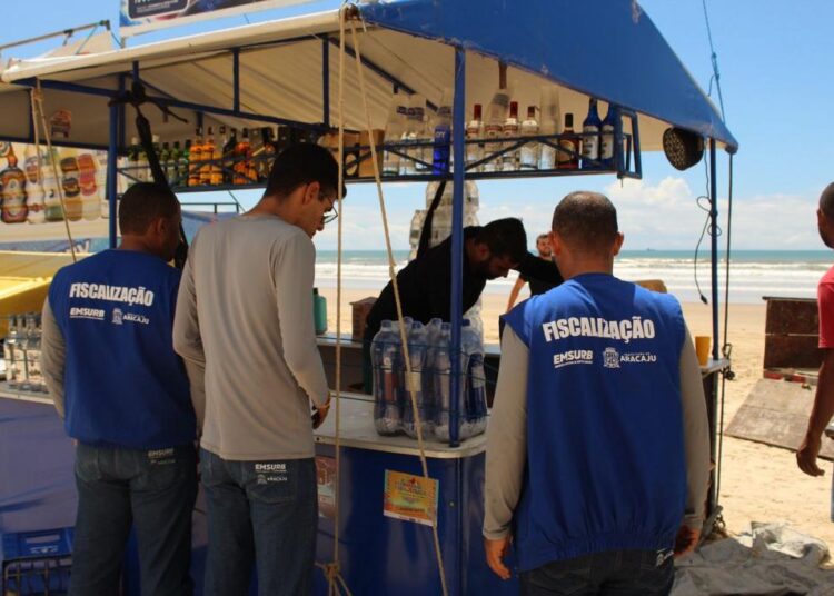 Projeto Verão 2024: Emsurb garante organização do comércio ambulante