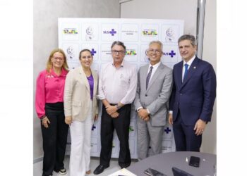 Hoje, me reuni com o secretário de Atenção Especializada à Saúde do Ministério da Saúde, para discutir investimentos na saúde em Sergipe, diz Sen. Rogério Carvalho