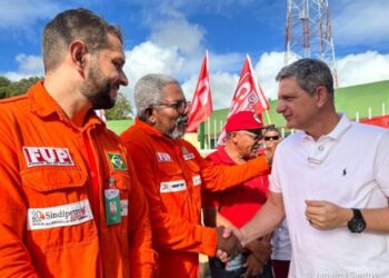 Rogério Carvalho, lideranças políticas, sindicais e movimentos sociais se unem em defesa do retorno da Petrobras em Sergipe