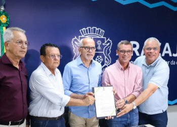 Governador assina isenção de ICMS para empresas de ônibus da região metropolitana de Aracaju