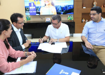 Governo assina reajuste de ticket de alimentação dos servidores do Detran