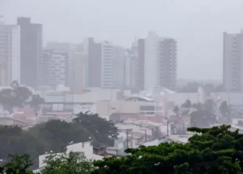 Meteorologia prevê chuvas intensas com descarga elétrica até sexta