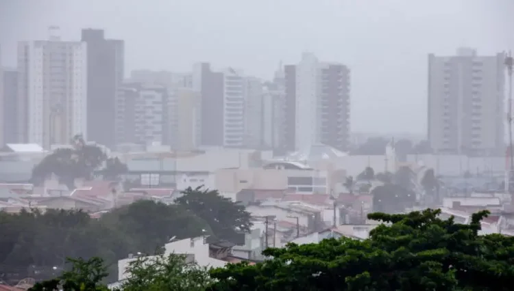 Meteorologia prevê chuvas intensas com descarga elétrica até sexta