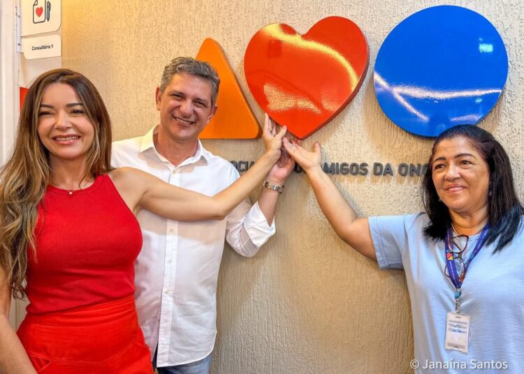 Senador Rogério Carvalho é homenageado pela Associação dos Amigos da Oncologia