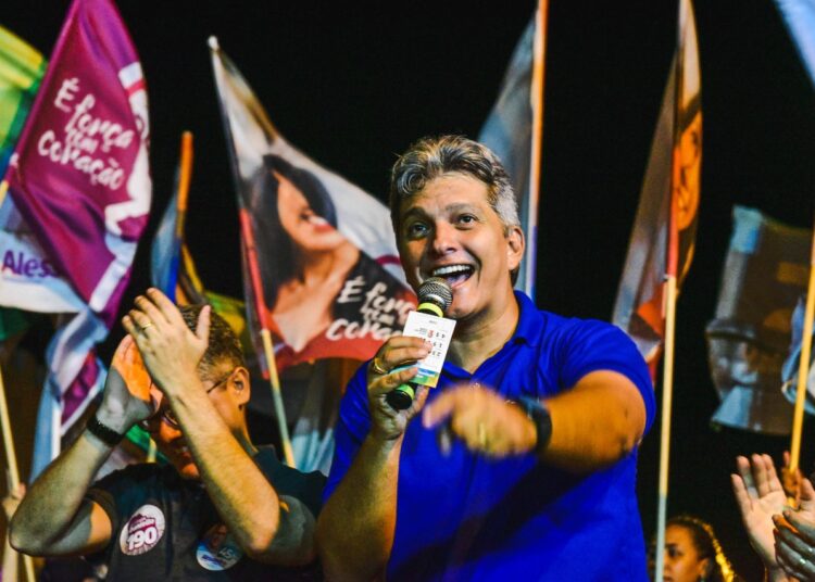 “É a esperança da reconstrução chegando, meu povo!”, diz Dr. Samuel Carvalho