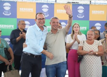Governo de Sergipe entrega reforma de escola centenária em Propriá e outra em Cedro de São João
