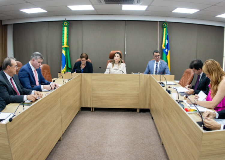 Saúde apresenta investimentos do Governo do Estado e ampliação de leitos aos parlamentares na Alese