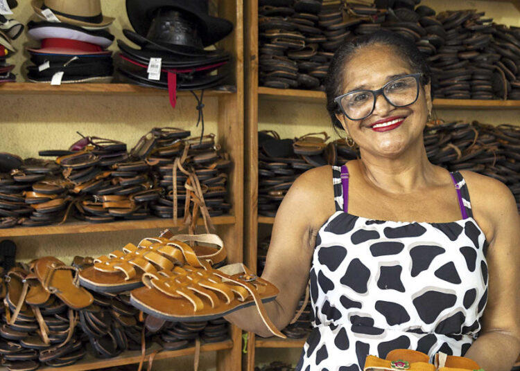 Comerciantes se preparam para aquecimento das vendas durante festejos juninos