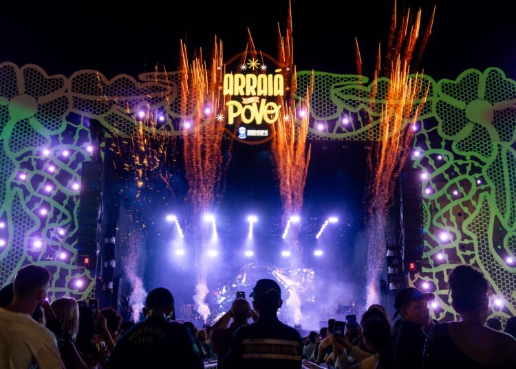 Brega romântico e forró raiz são destaques da terceira noite de ‘Elas no Comando’ no Arraiá do Povo