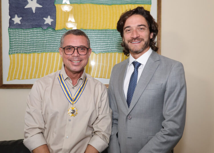 Governador recebe reconhecimento da Associação dos Procuradores dos Estados e do Distrito Federal