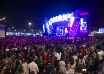Abertura do Arraiá do Povo tem apresentações de Calcinha Preta e João Gomes