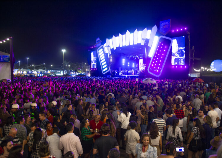 Abertura do Arraiá do Povo tem apresentações de Calcinha Preta e João Gomes